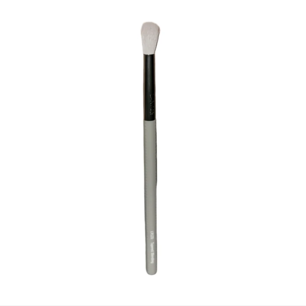 3/$20! Laruce‎ Tapered Blending Brush - Picture 2 of 6